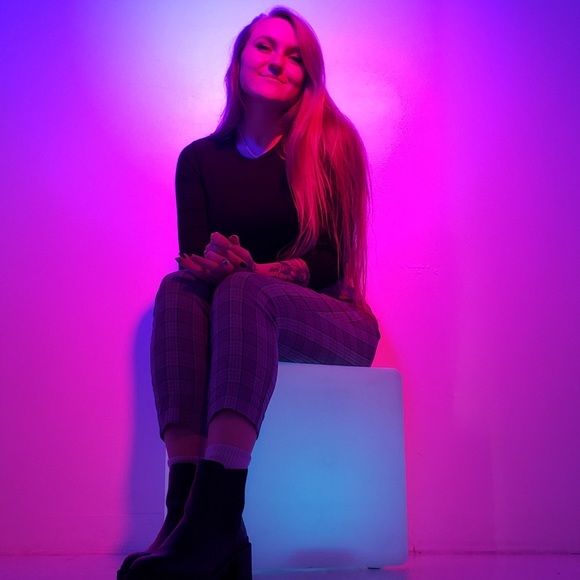 Meet your Posher, Abbie - Picture 2 of 6